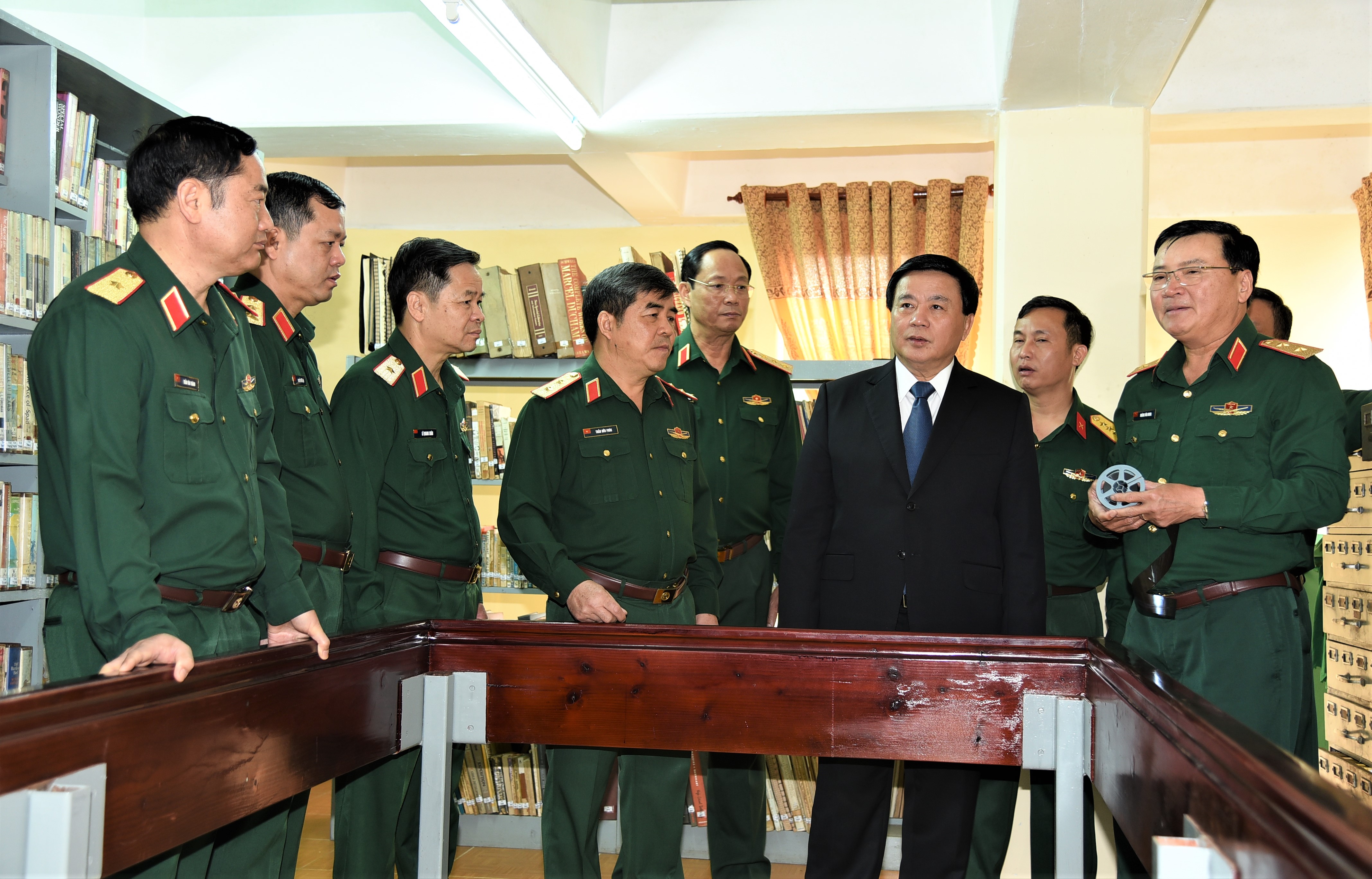 Đề nghị chính thức giao quyền đào tạo và xác nhận trình độ cao cấp lý luận chính trị cho Bộ Quốc phòng

