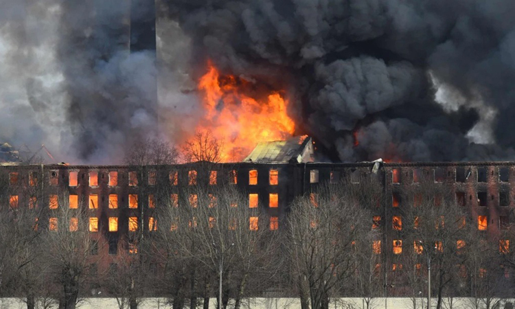Cháy lớn ở thành phố Saint Petersburg