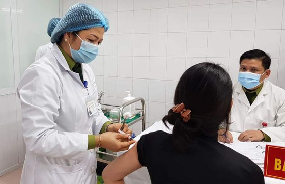Việt Nam đã có 60.000 người tiêm vaccine phòng Covid-19