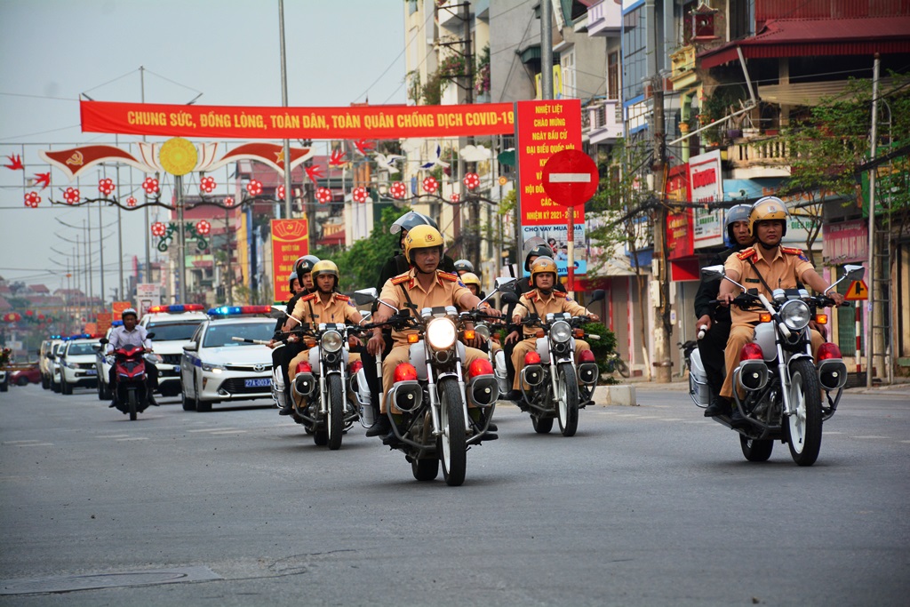  Ra quân cao điểm bảo đảm an toàn giao thông dịp nghỉ lễ và bầu cử đại biểu hội đồng nhân dân các cấp