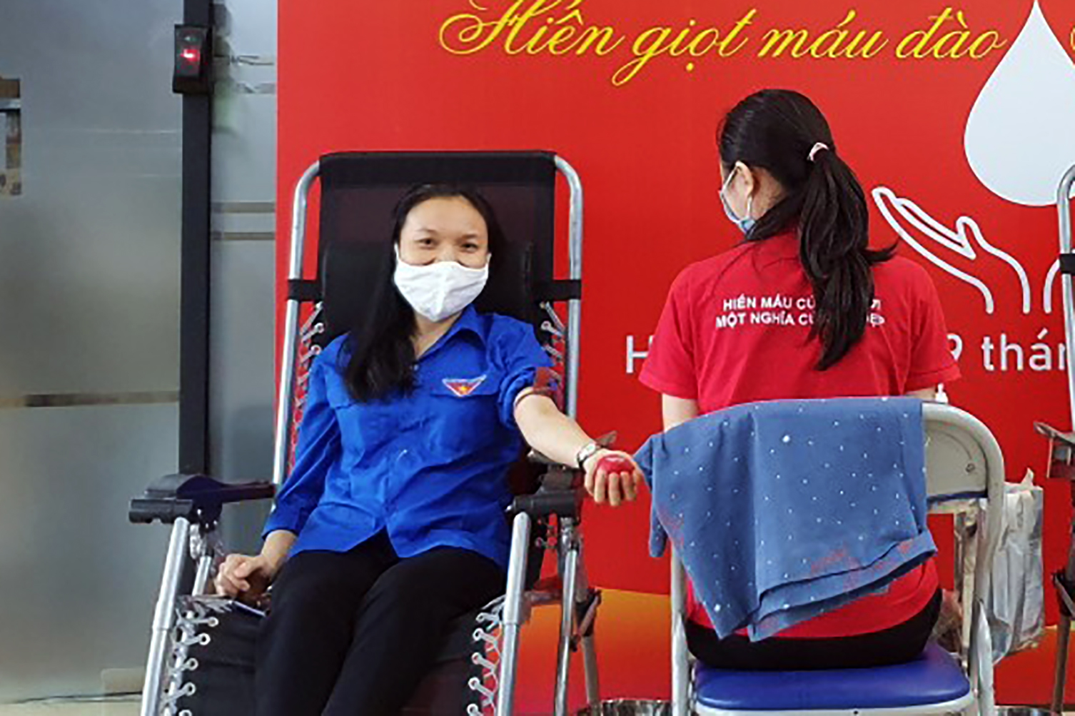 Nữ nhân viên tiên phong hiến máu tình nguyện