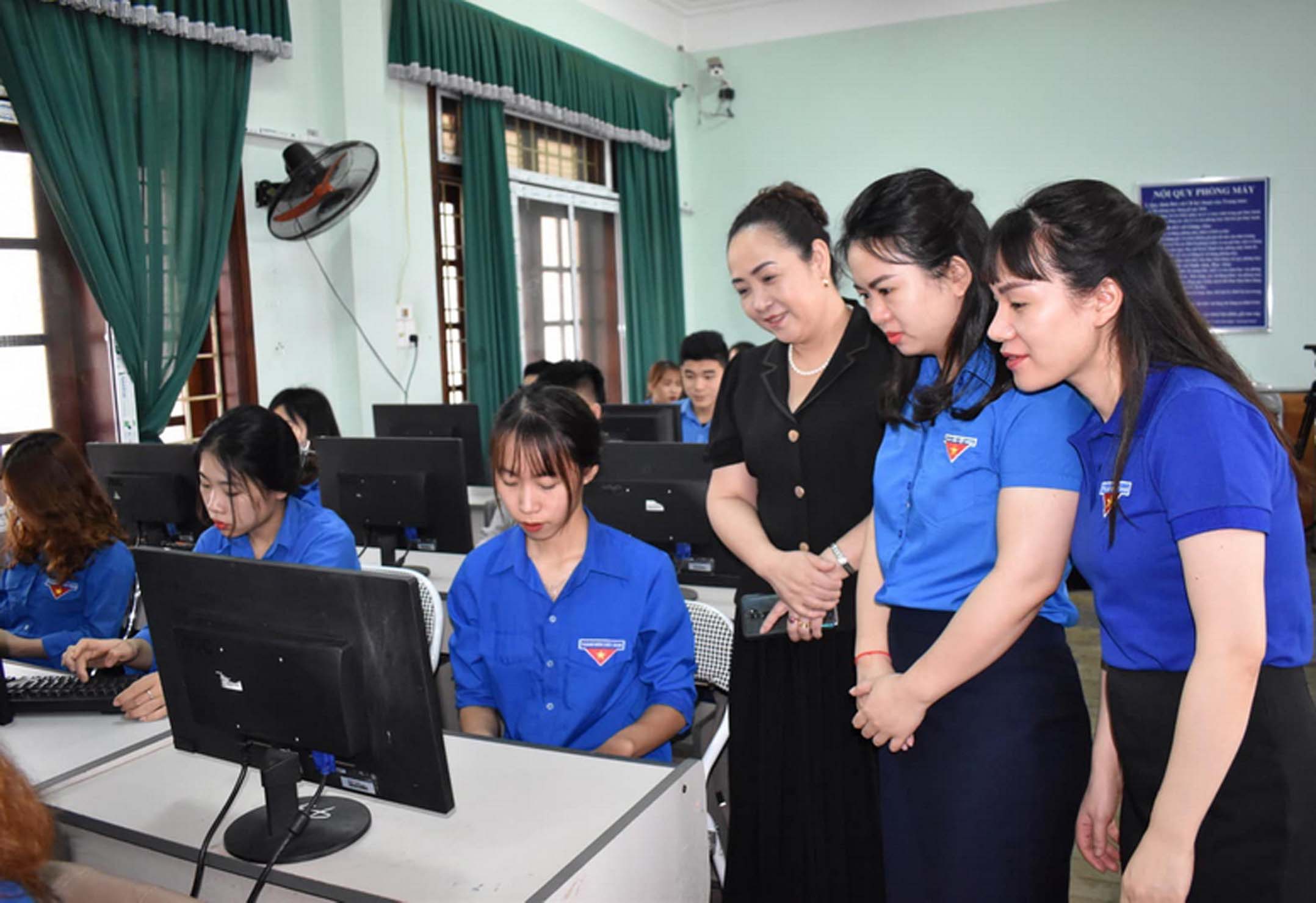 Tuổi trẻ hướng về ngày hội non sông