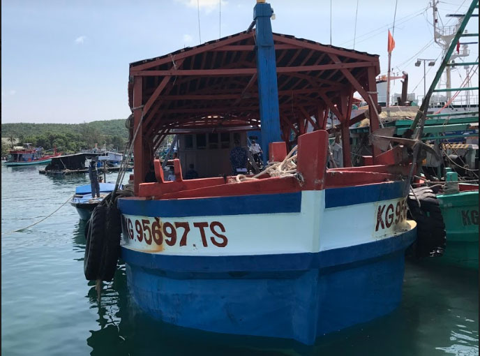 Cảnh sát biển Việt Nam bắt tàu vận chuyển dầu trái phép