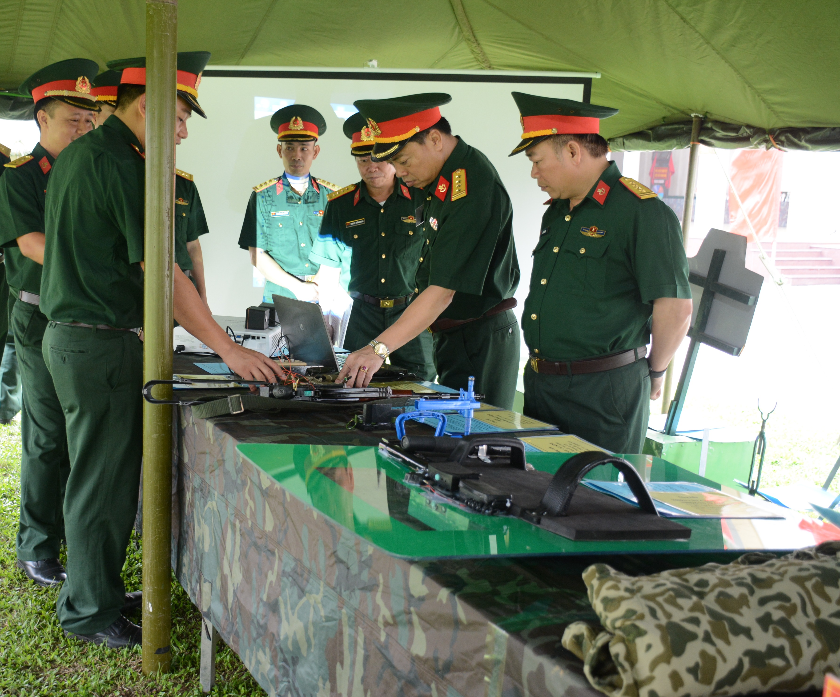 Đại uý Đoàn Thế Bảo Sáng kiến thiết bị kiểm tra đường ngắm ban đêm  Báo  Tây Ninh Online