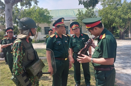 Đoàn công tác Bộ Tổng Tham mưu thăm và việc kiểm tra tại Bộ CHQS tỉnh Ninh Thuận