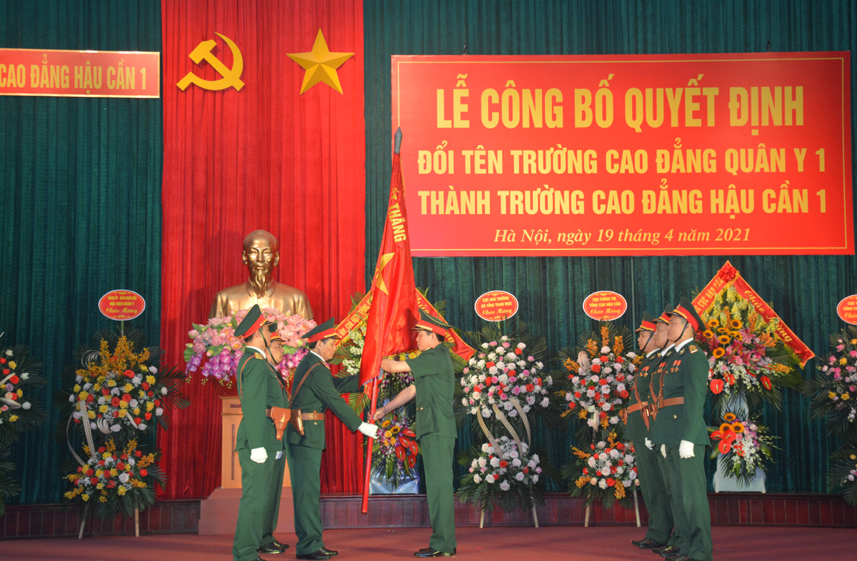 Công bố quyết định đổi tên Trường Cao đẳng Quân y 1 thành trường Cao đẳng Hậu cần 1