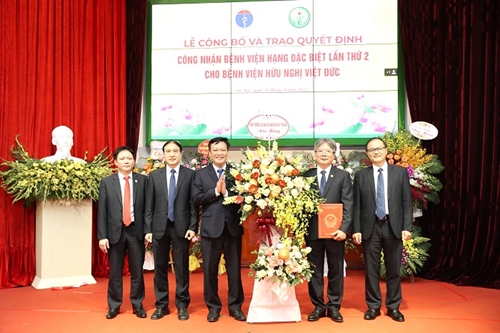 Bệnh viện Hữu nghị Việt Đức đón nhận Bệnh viện hạng đặc biệt lần thứ 2