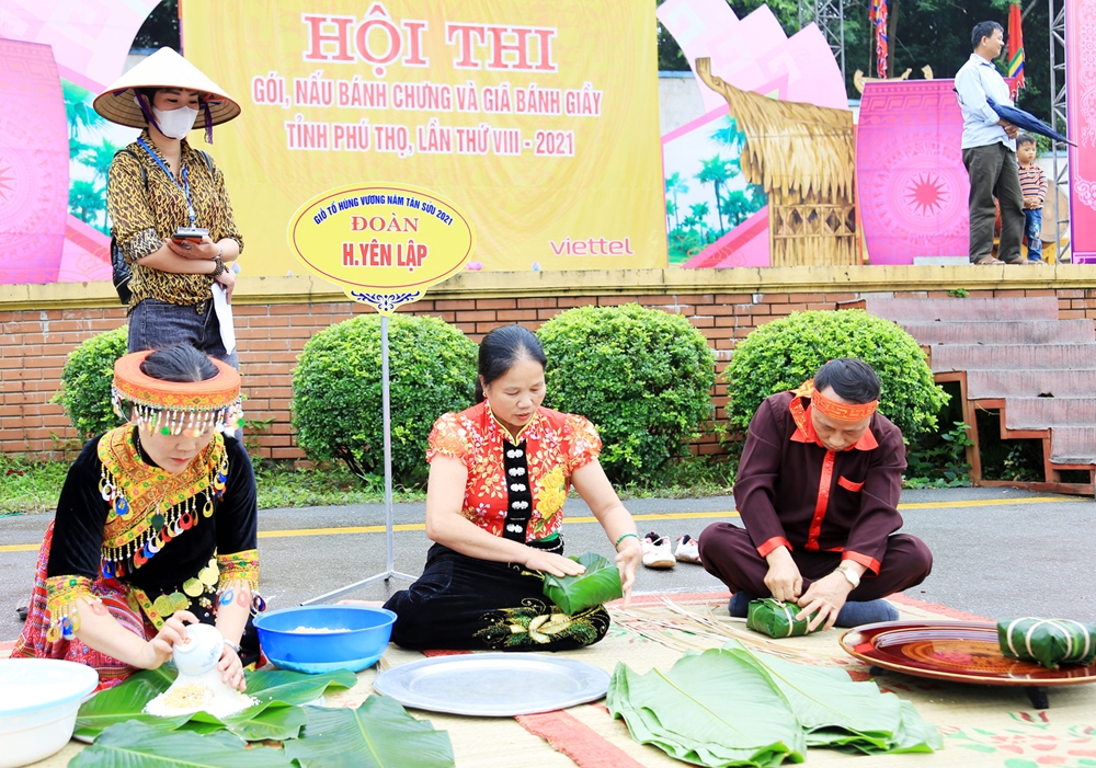 Ngày 19-4 (tức mùng 8-3 âm lịch), tại sân Trung tâm lễ hội - Khu Di tích lịch sử Đền Hùng, Ban Tổ chức giỗ Tổ Hùng Vương đã tổ chức hội thi gói, nấu bánh chưng và giã bánh giầy lần thứ VIII năm 2021.