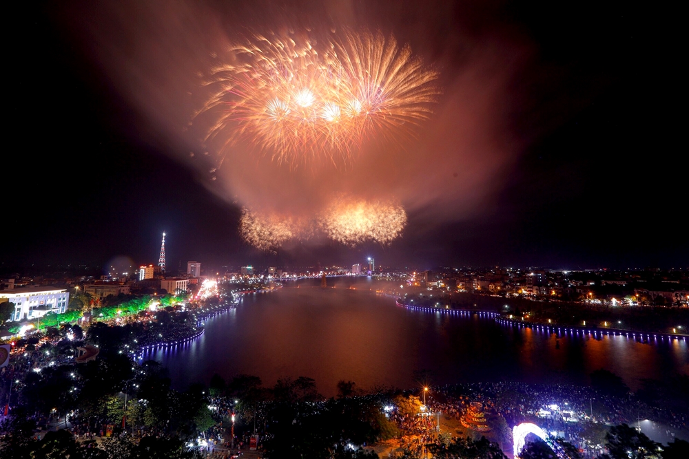 Toàn cảnh Công viên Văn Lang, khu vực bắn báo hoa nhìn từ trên cao lung linh, huyền ảo