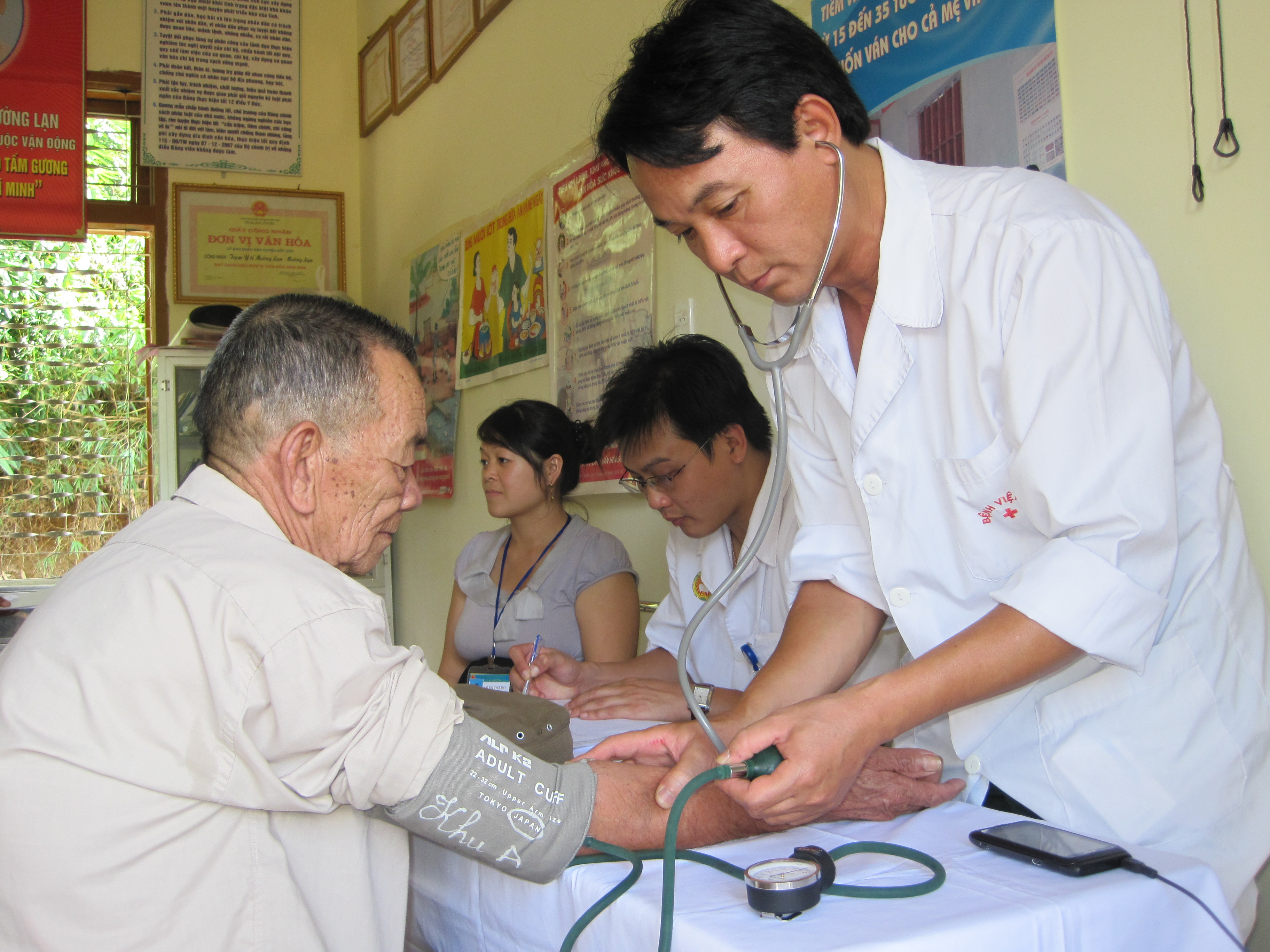 Triển khai khám, chữa bệnh, cấp thuốc cho gần 4.000 nạn nhân chất độc da cam 