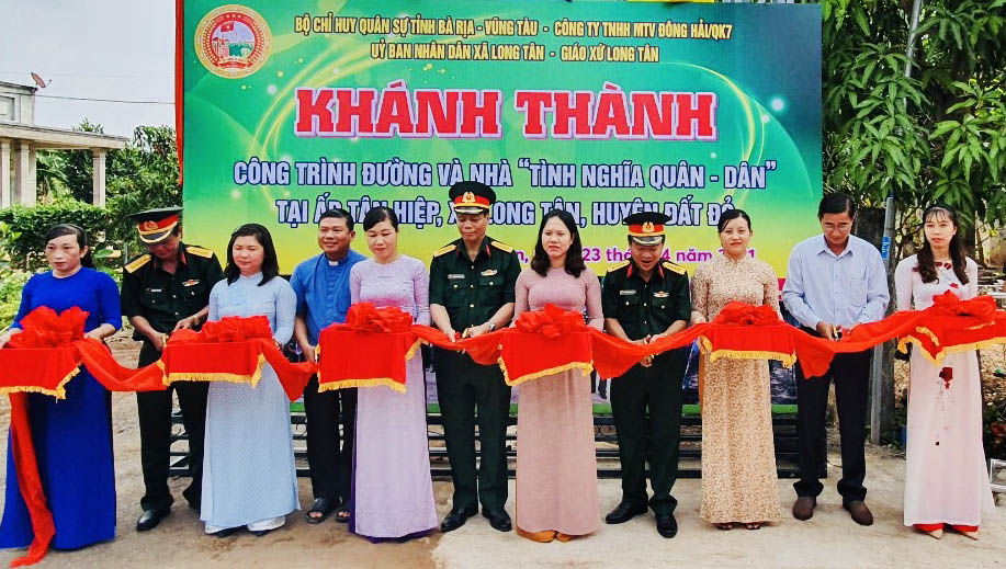 Bộ CHQS tỉnh Bà Rịa - Vũng Tàu bàn giao công trình “Tình nghĩa quân-dân”