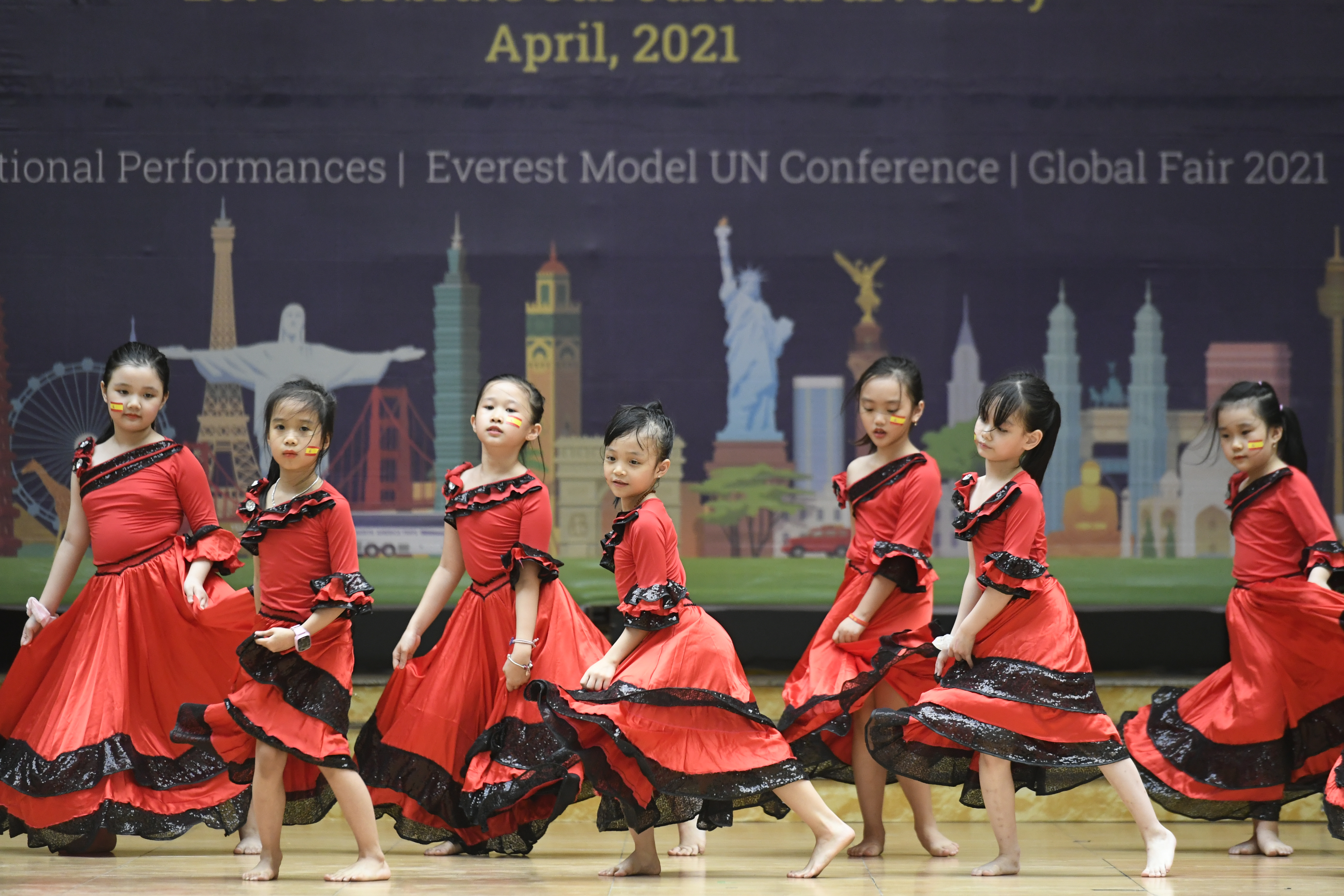 Giáo dục kỹ năng và kiến thức văn hoá cho học sinh