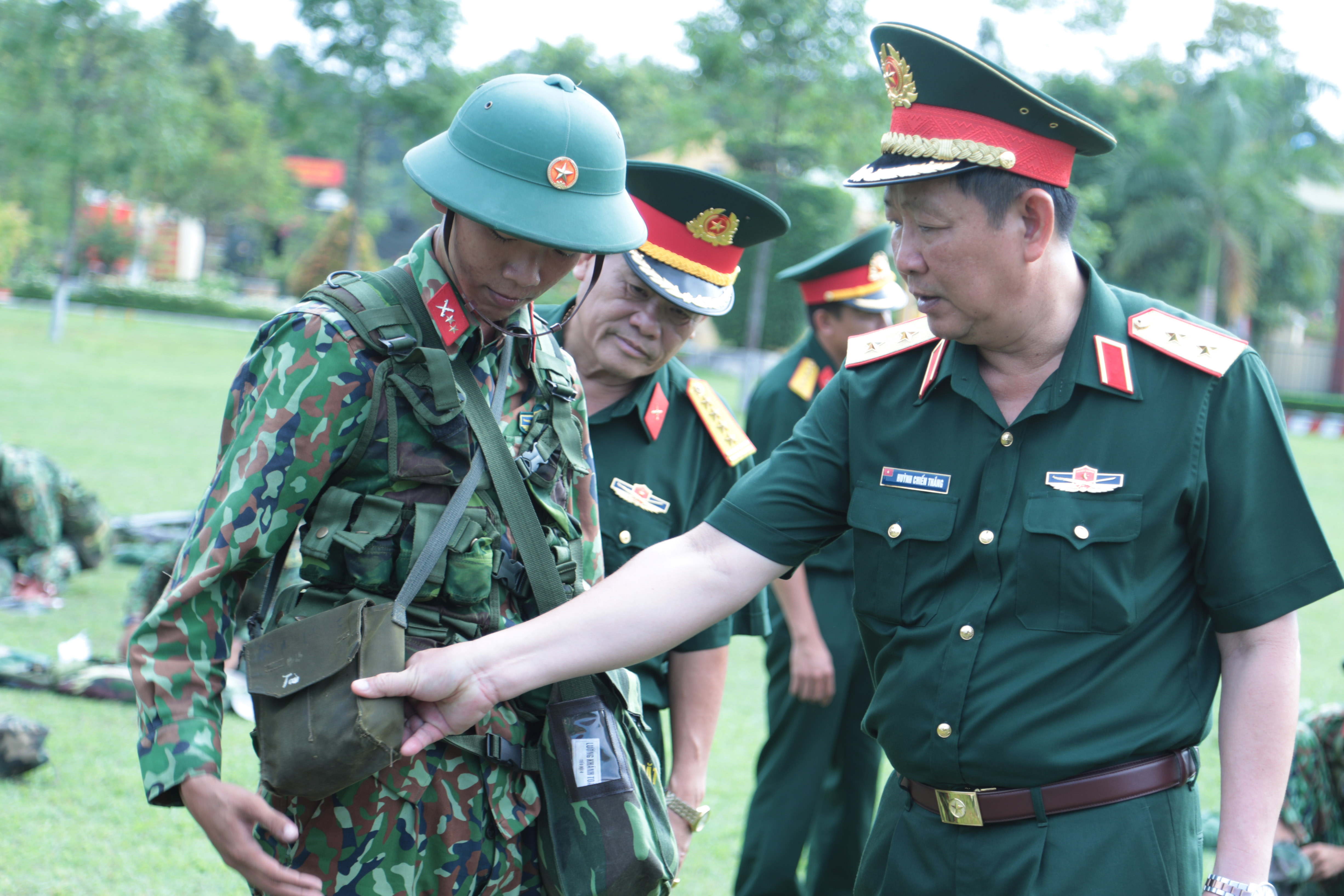 Bộ Quốc phòng kiểm tra sẵn sàng chiến đấu tại Sư đoàn 9 (Quân đoàn 4)