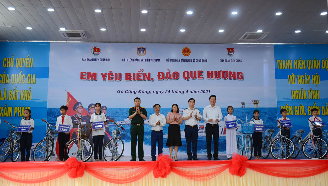 Ngày hội “Nghĩa tình biên giới, biển đảo” năm 2021