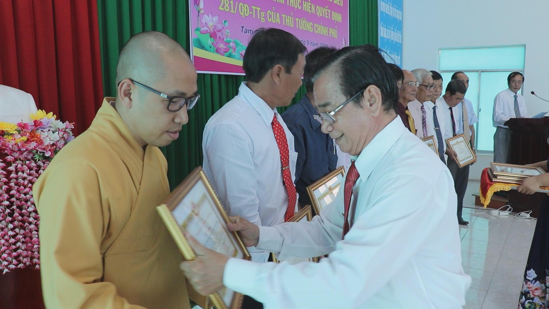 Đại đức Thích Phước Huệ tích cực xây dựng xã hội học tập