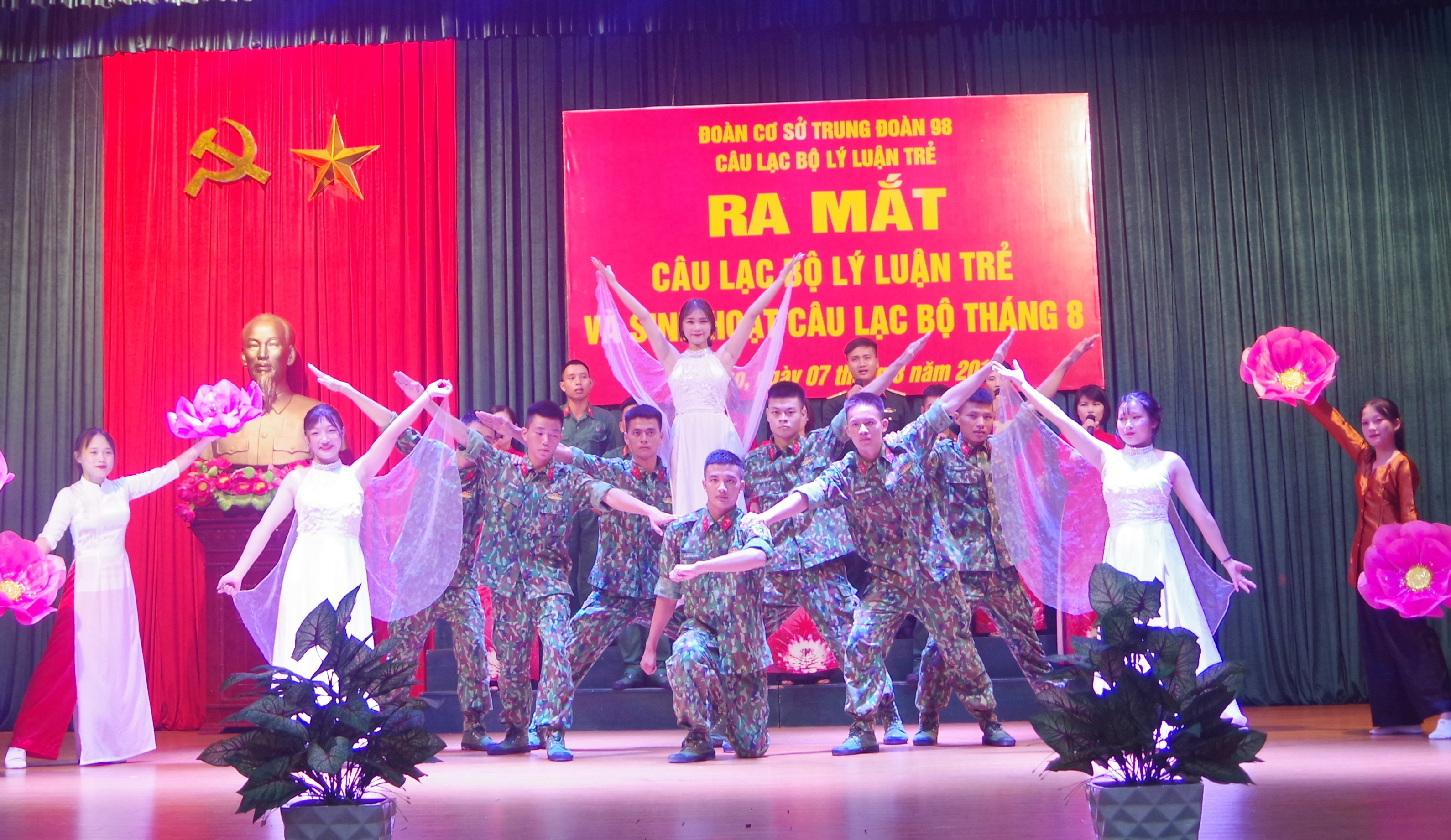 Khơi nguồn sức mạnh truyền thống, giữ vững lá cờ đầu thi đua