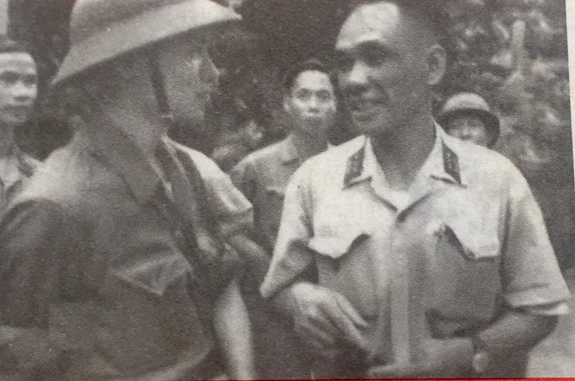 Thiên phóng sự chiến trường 13 kỳ - chuyện bây giờ mới kể: Bài 1 - Tổng Biên tập cũng ra trận