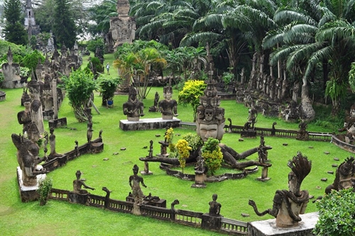 Khám phá vườn tượng Phật - địa điểm du lịch tâm linh nổi tiếng ở Lào