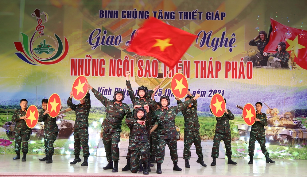 Tiết mục văn nghệ trong chương trình “Những ngôi sao trên tháp pháo”.