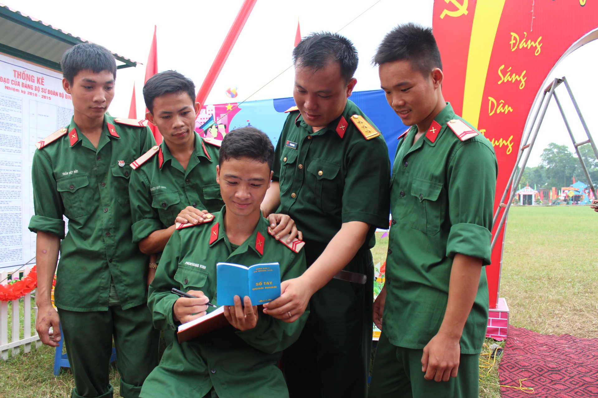 Tự hào tiếp bước cha anh