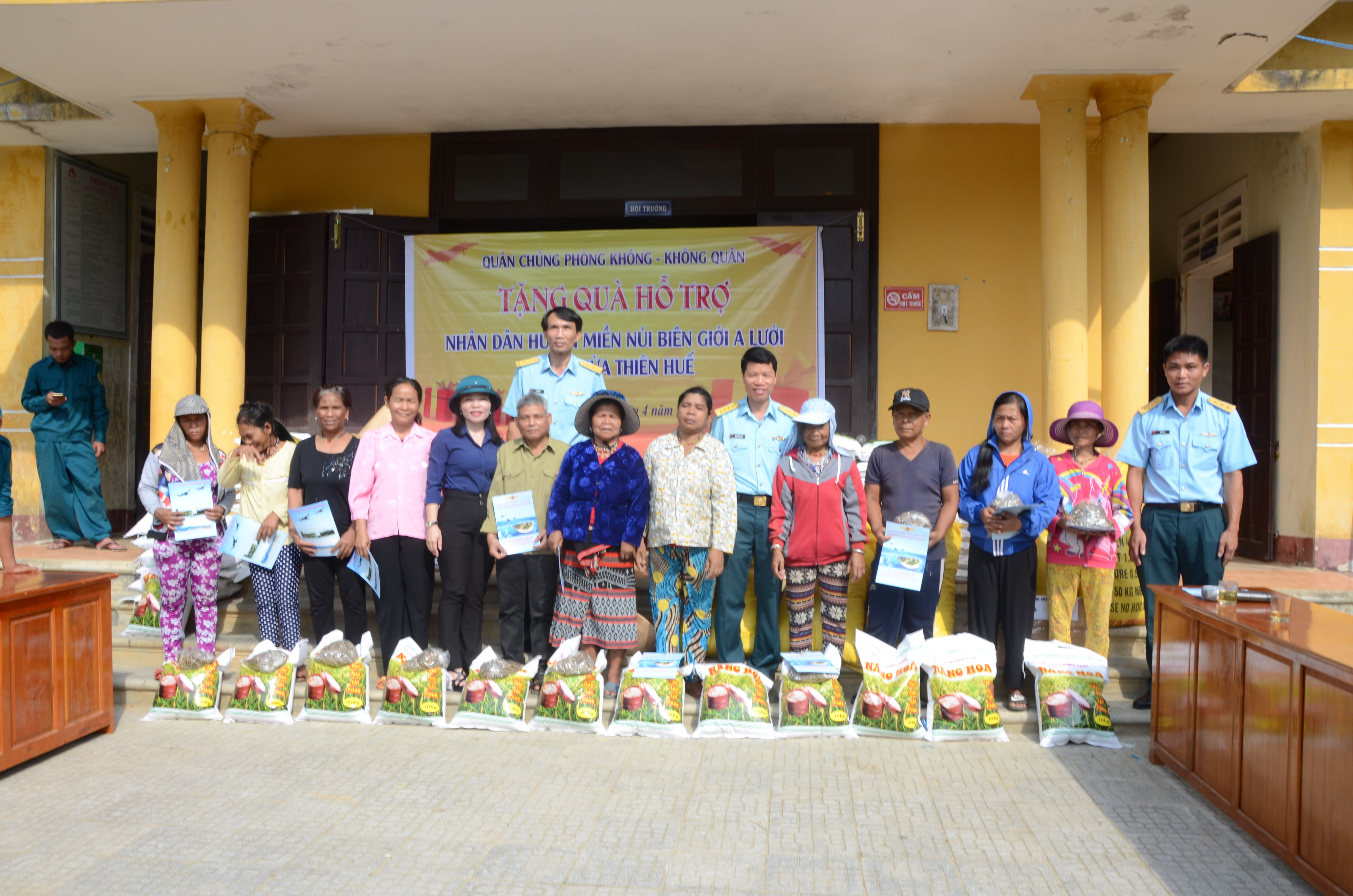 Quân chủng Phòng không - Không quân làm công tác dân vận tại tỉnh Thừa Thiên Huế