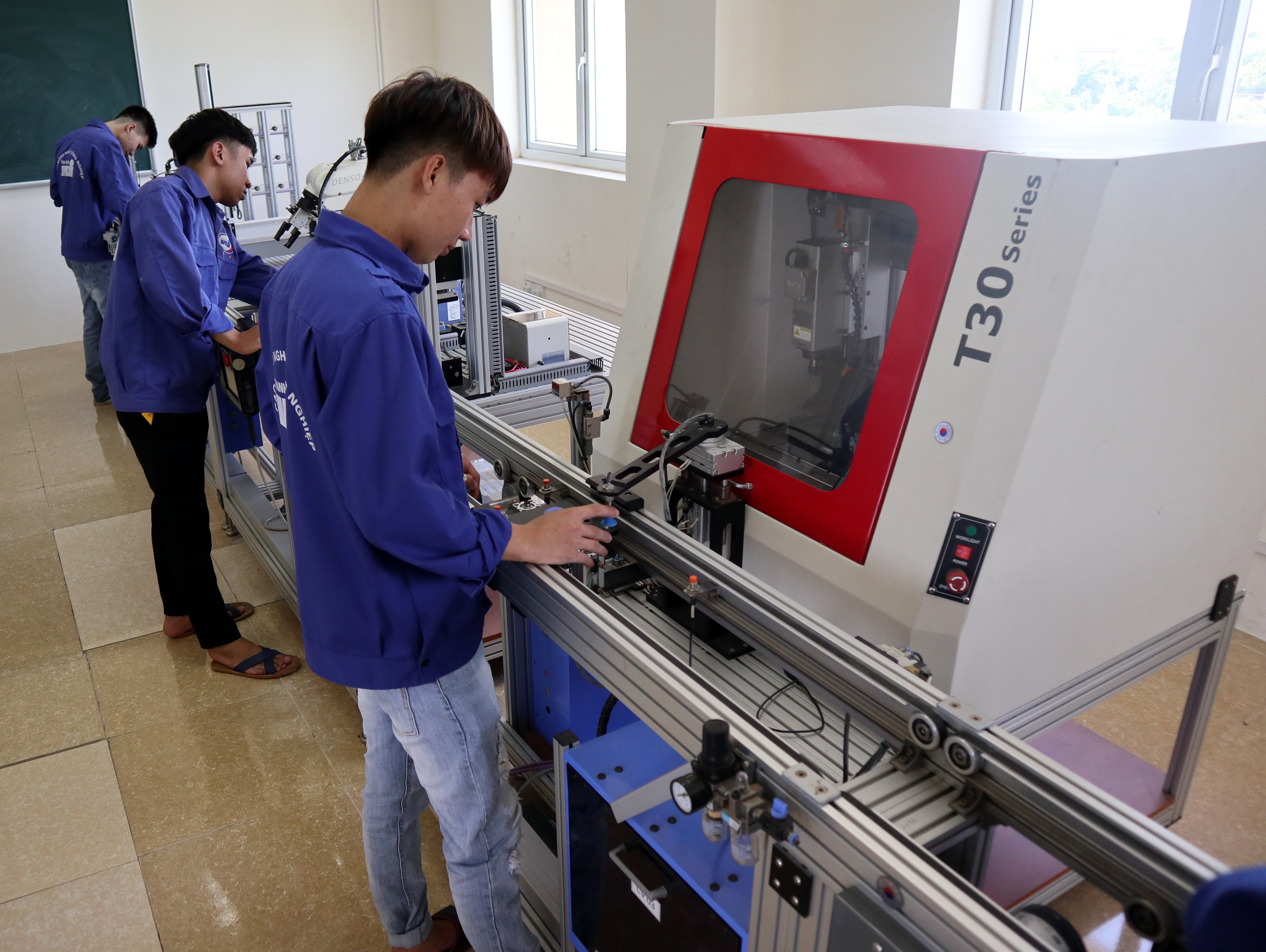 Bám sát yêu cầu của doanh nghiệp và nhu cầu xã hội