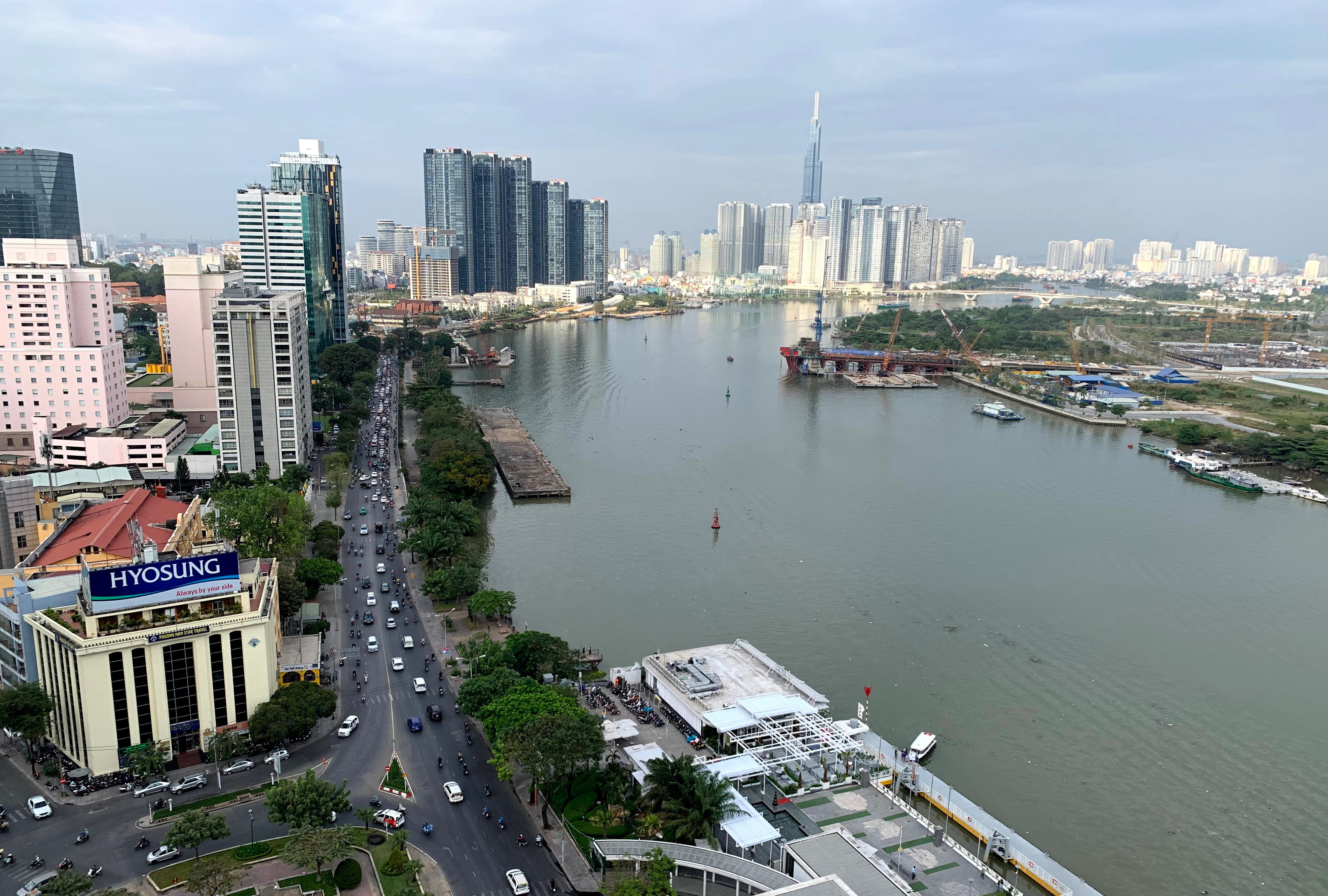 Tiếp bước truyền thống cha anh, bảo vệ vững chắc Tổ quốc