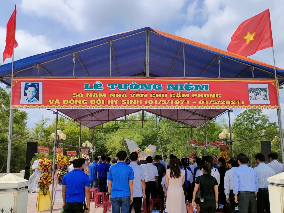 Lễ tưởng niệm 50 năm Ngày nhà văn, nhà báo Chu Cẩm Phong và đồng đội hy sinh 