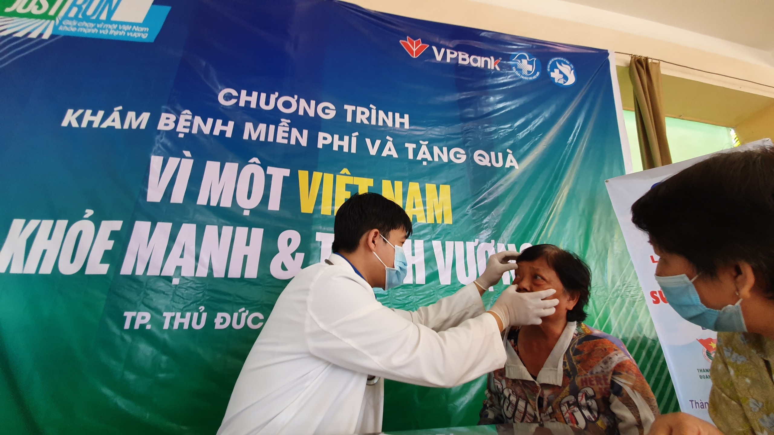 Phòng khám container miễn phí