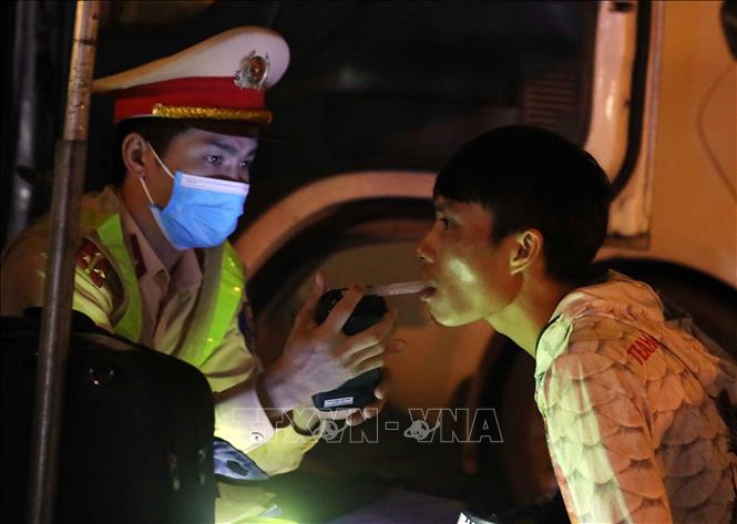 Ngày 1-5, xử lý 1.145 trường hợp vi phạm nồng độ cồn