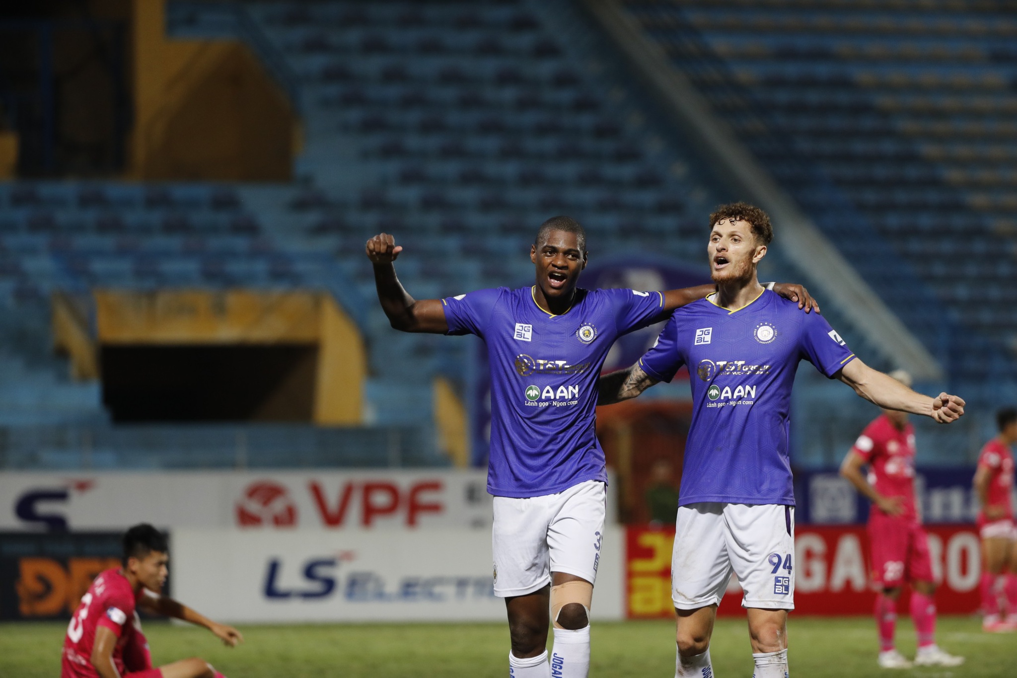 Ngoại binh tỏa sáng, Hà Nội FC hạ đẹp Sài Gòn FC