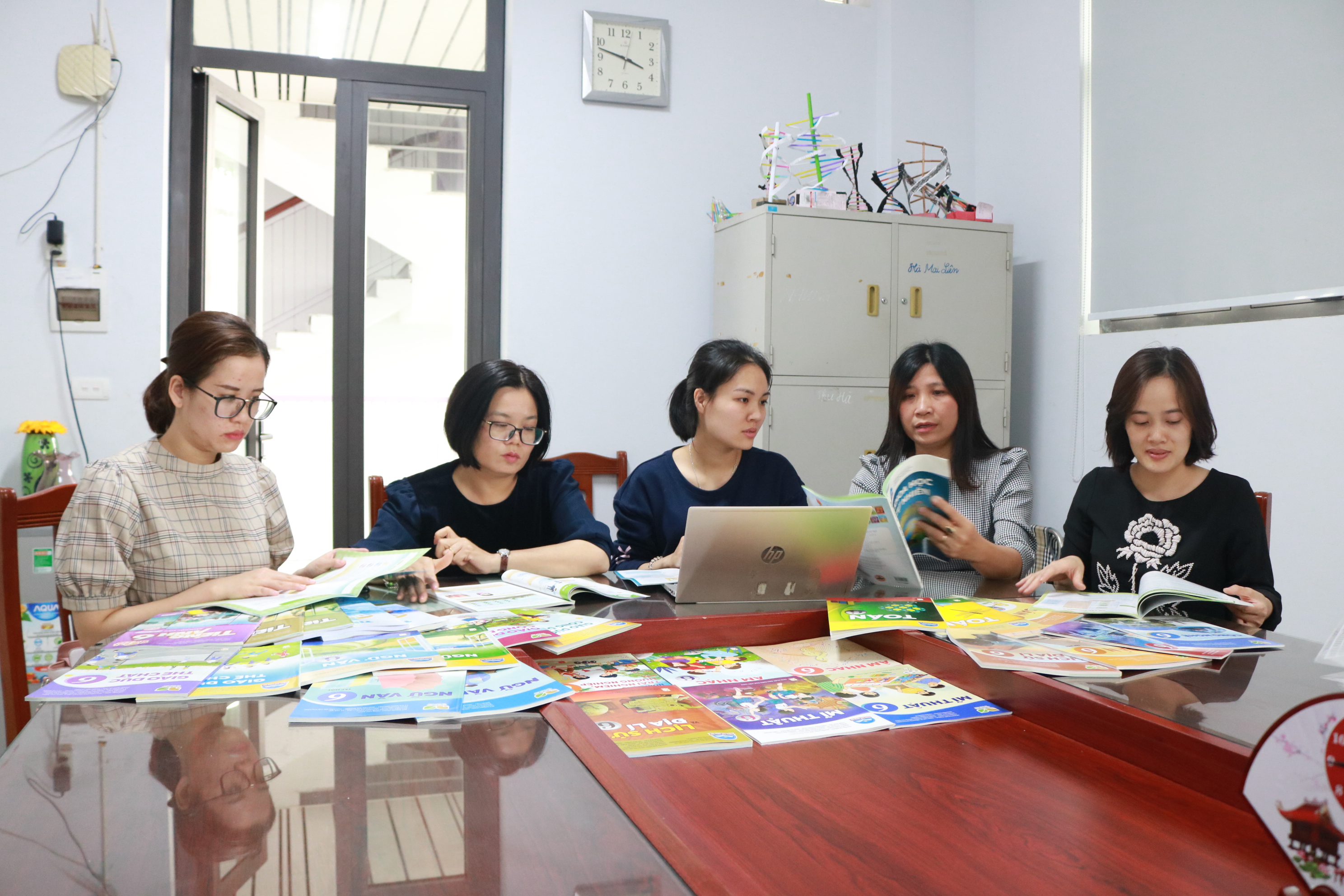 Học sinh có thể bị ảnh hưởng bởi tiến độ chọn sách giáo khoa