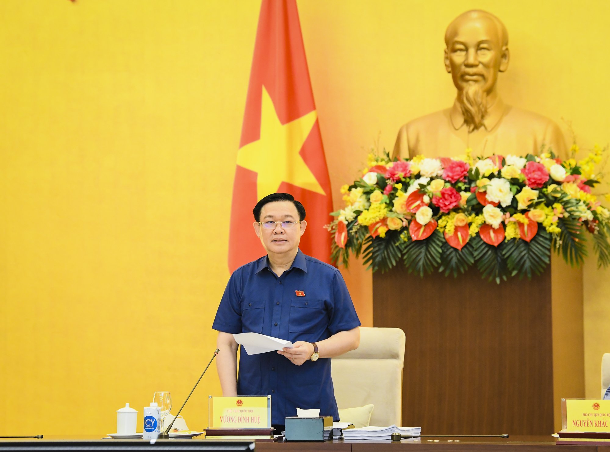 Chủ tịch Quốc hội Vương Đình Huệ làm việc với Văn phòng Quốc hội