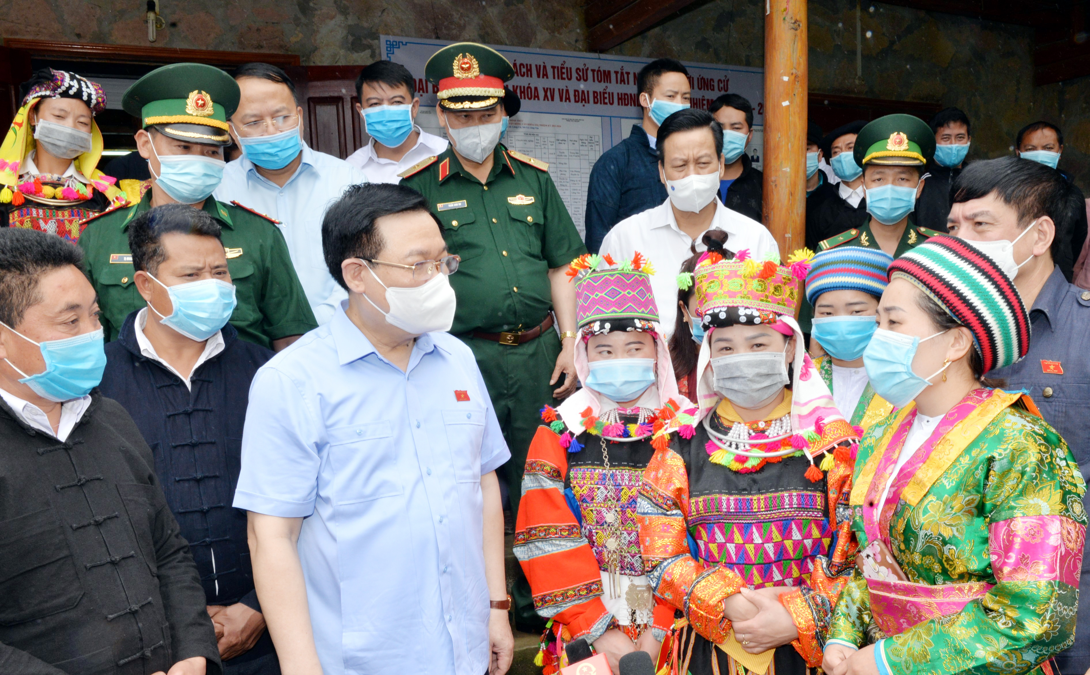 Ứng dụng công nghệ thông tin để tăng tương tác giữa người ứng cử và cử tri