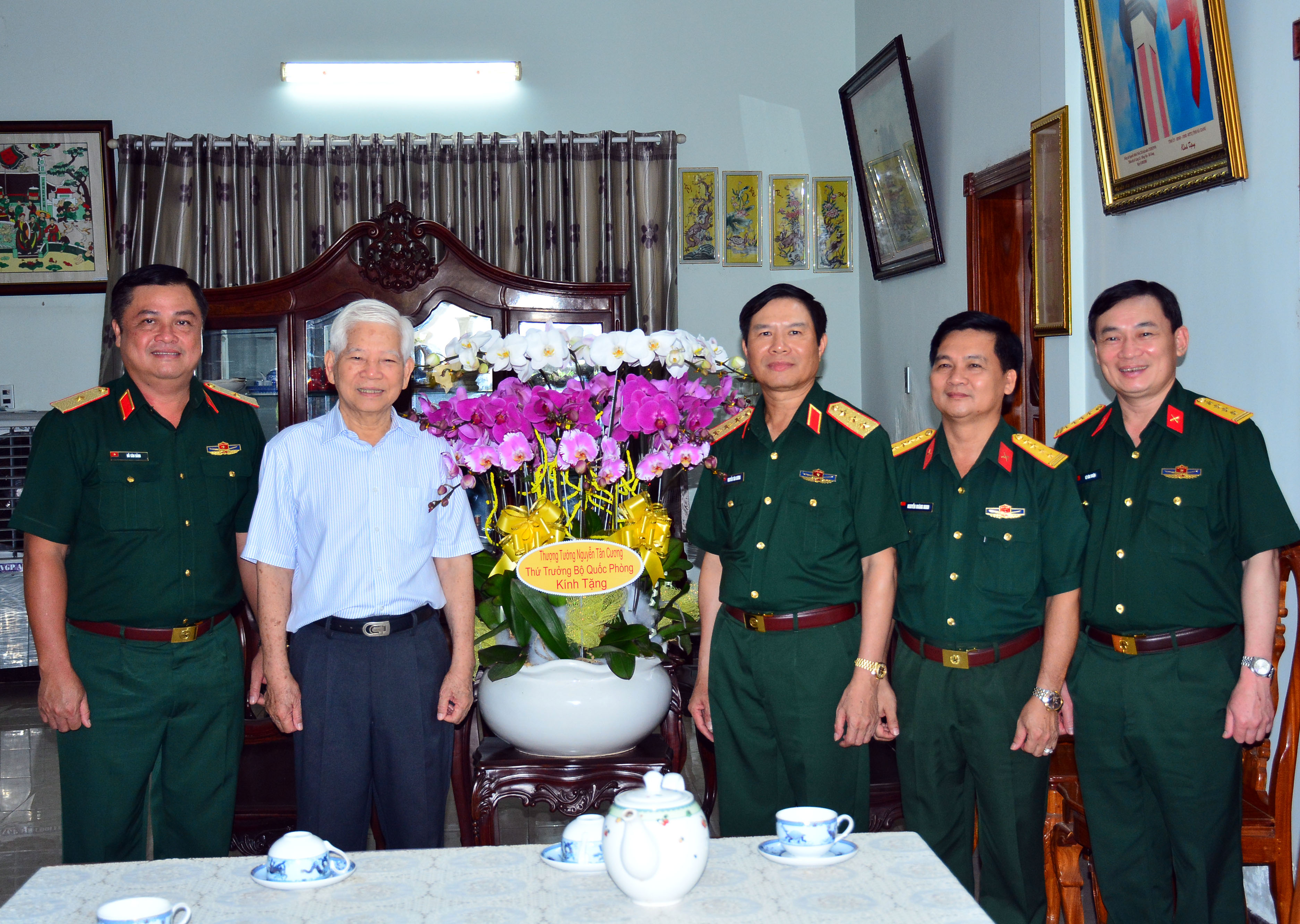 Thượng tướng Nguyễn Tân Cương làm việc tại tỉnh Bình Dương