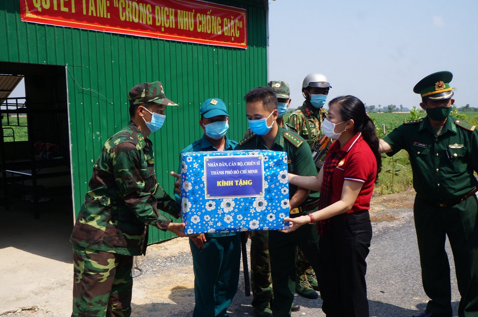 TP Hồ Chí Minh hỗ trợ kiều bào tại Lào và Campuchia phòng, chống dịch Covid-19

