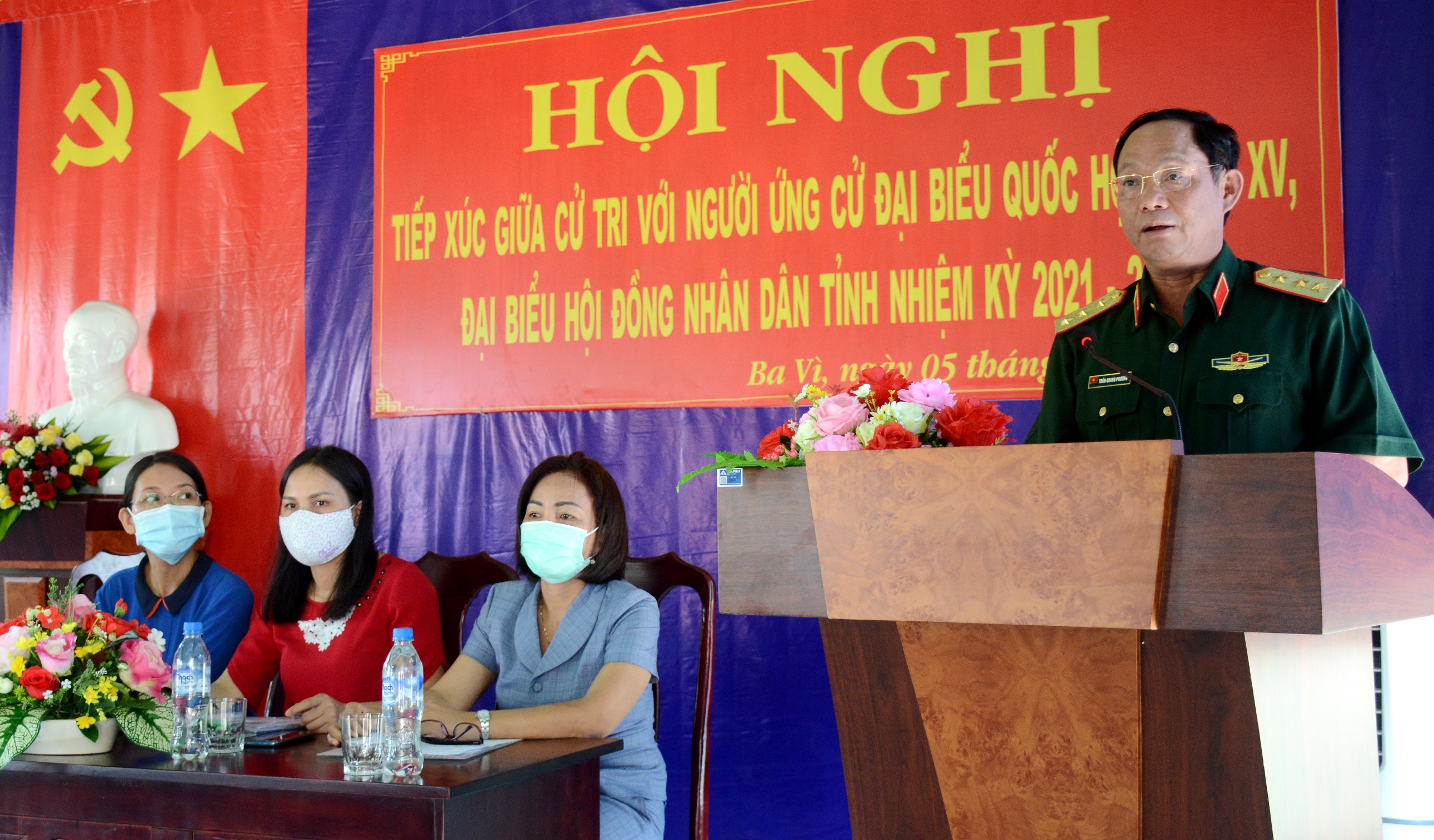 Thượng tướng Trần Quang Phương tiếp xúc cử tri tại huyện Ba Tơ