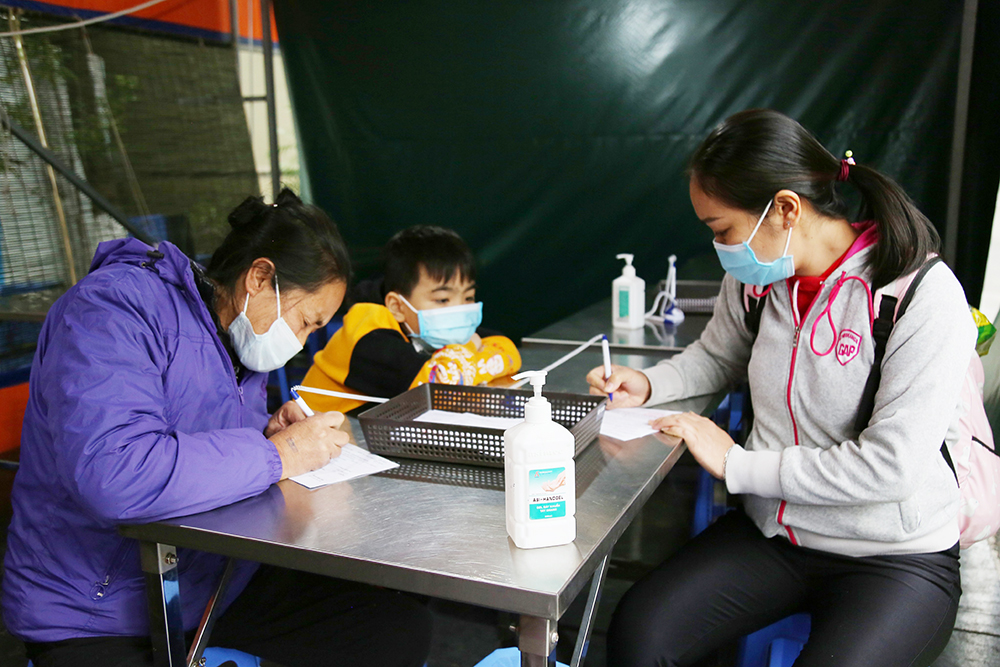 Hà Nội: Người dân không ra khỏi nhà khi không có việc cần thiết