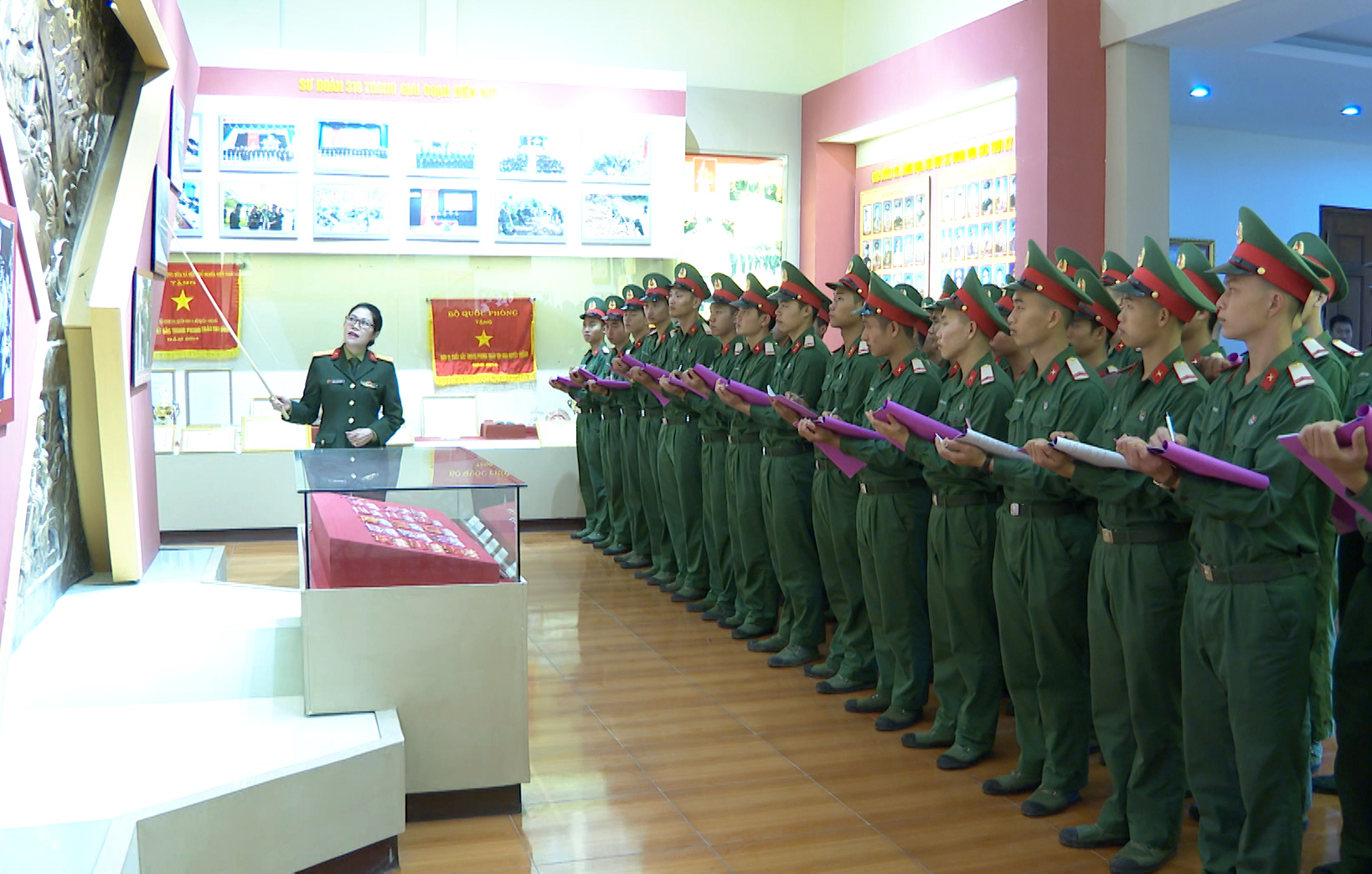 Tự hào tiếp bước cha anh