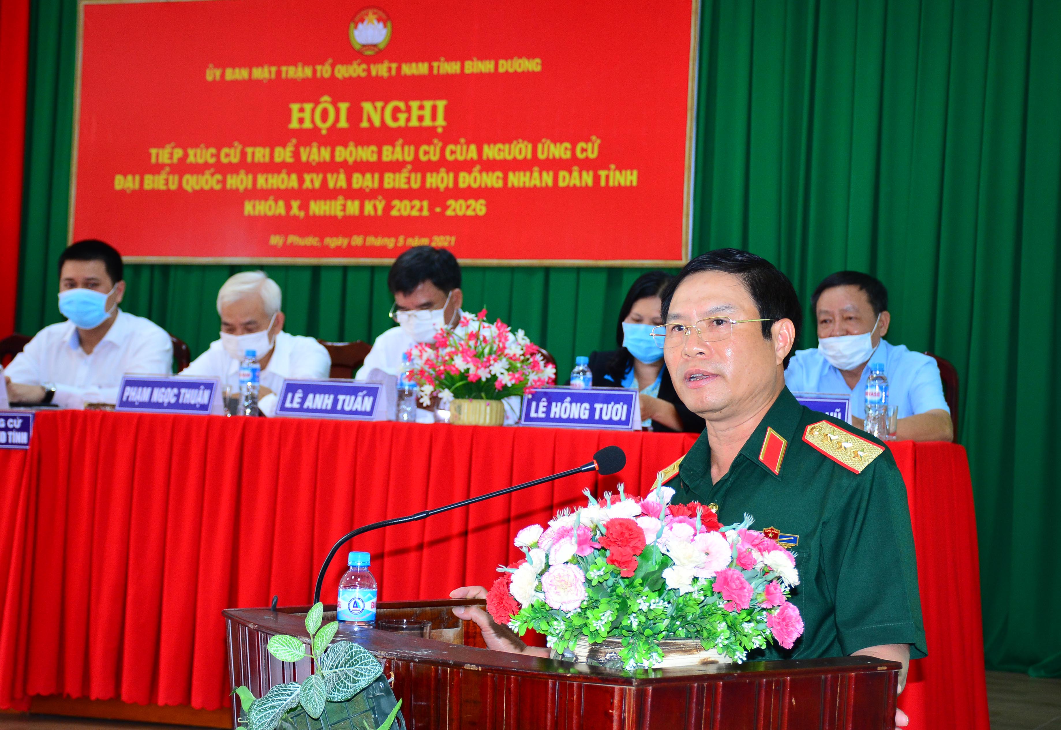 Thượng tướng Nguyễn Tân Cương tiếp xúc cử tri tại phường Mỹ Phước, thị xã Bến Cát, Bình Dương