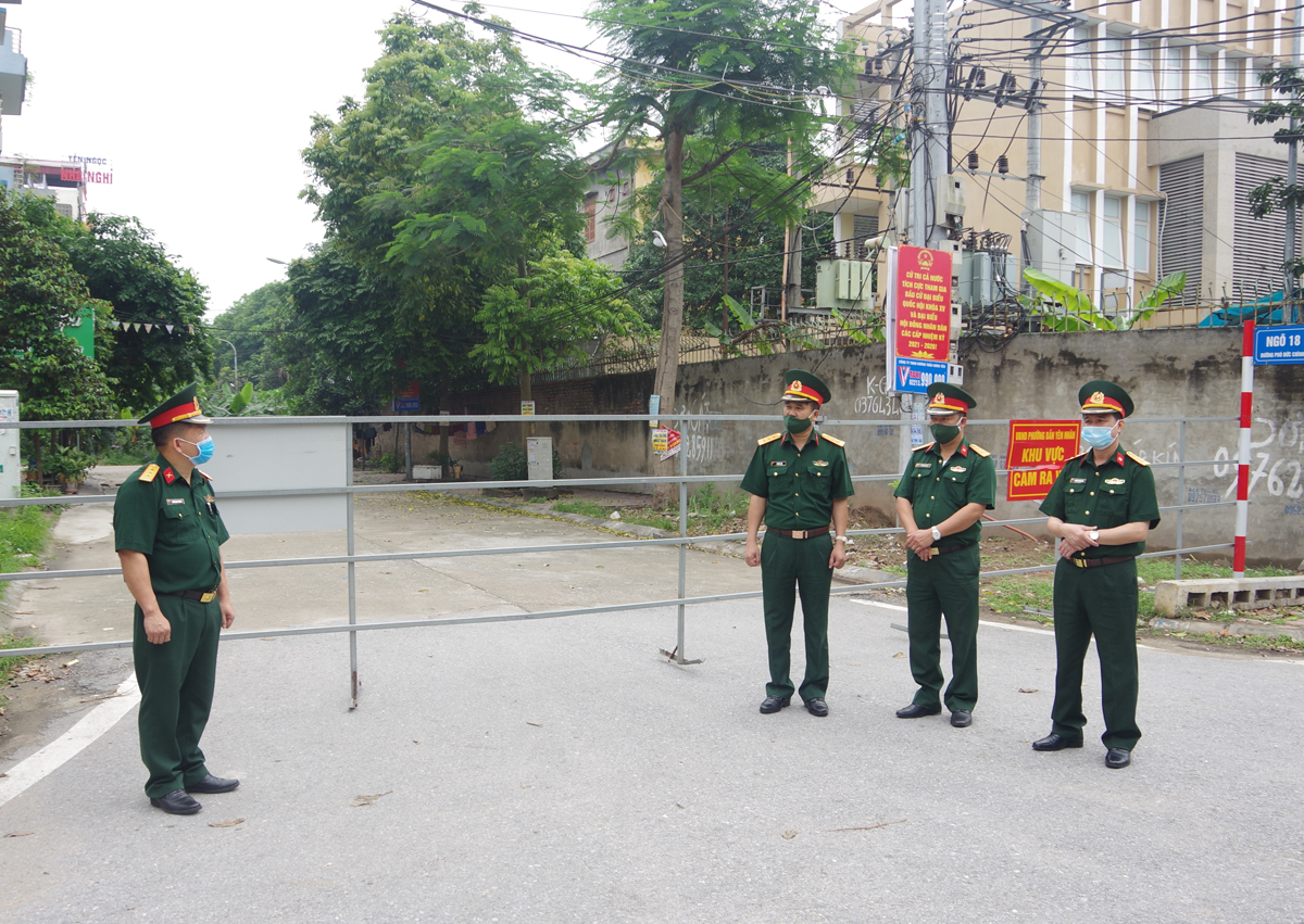 Lực lượng vũ trang thị xã Mỹ Hào (Hưng Yên) chung tay chống dịch Covid-19