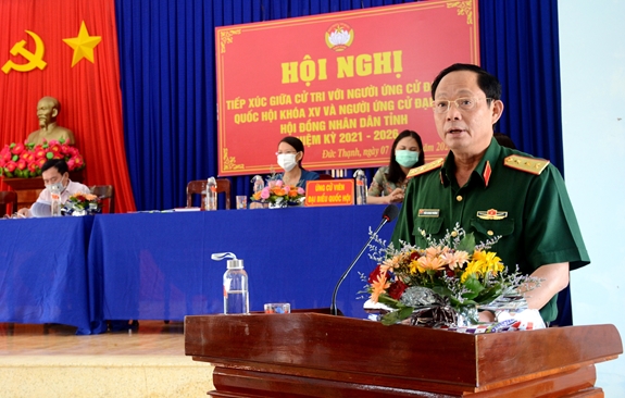 Thượng tướng Trần Quang Phương tiếp xúc cử tri tại huyện Mộ Đức và Minh Long, tỉnh Quảng Ngãi