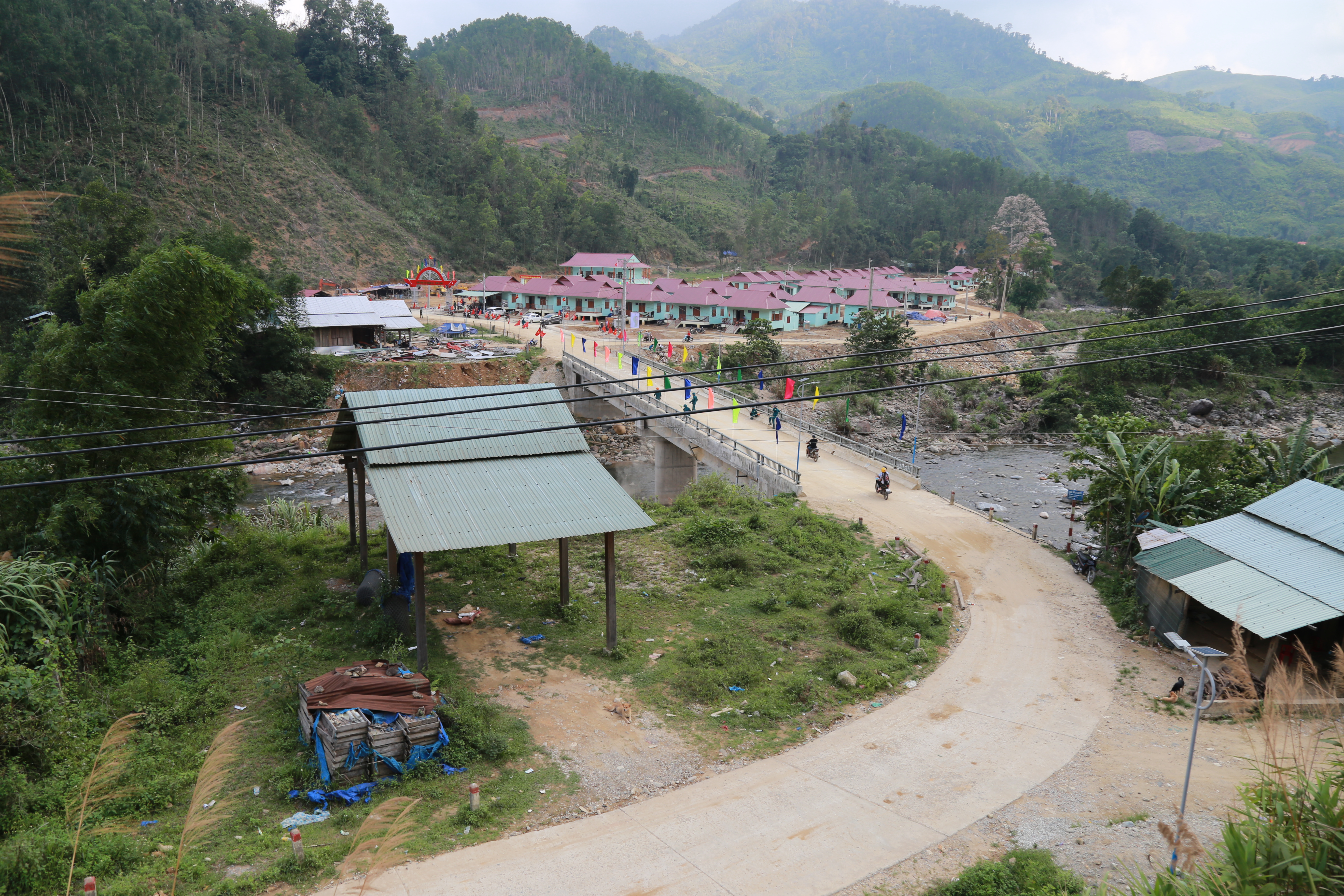 Nhịp sống yên bình tại khu tái định cư Bằng La