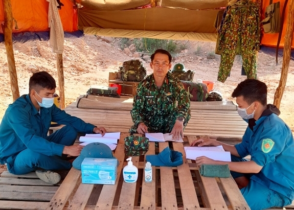 Lên biên giới “chia lửa” với tuyến đầu chống dịch