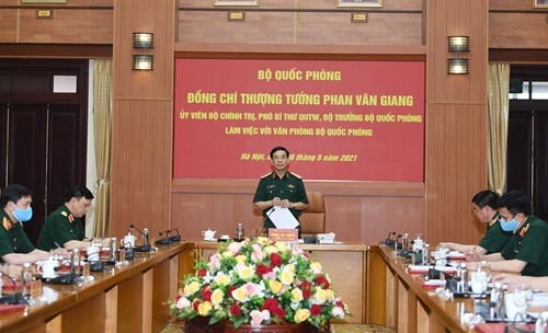 Bộ trưởng Phan Văn Giang làm việc với Văn phòng Bộ Quốc phòng 