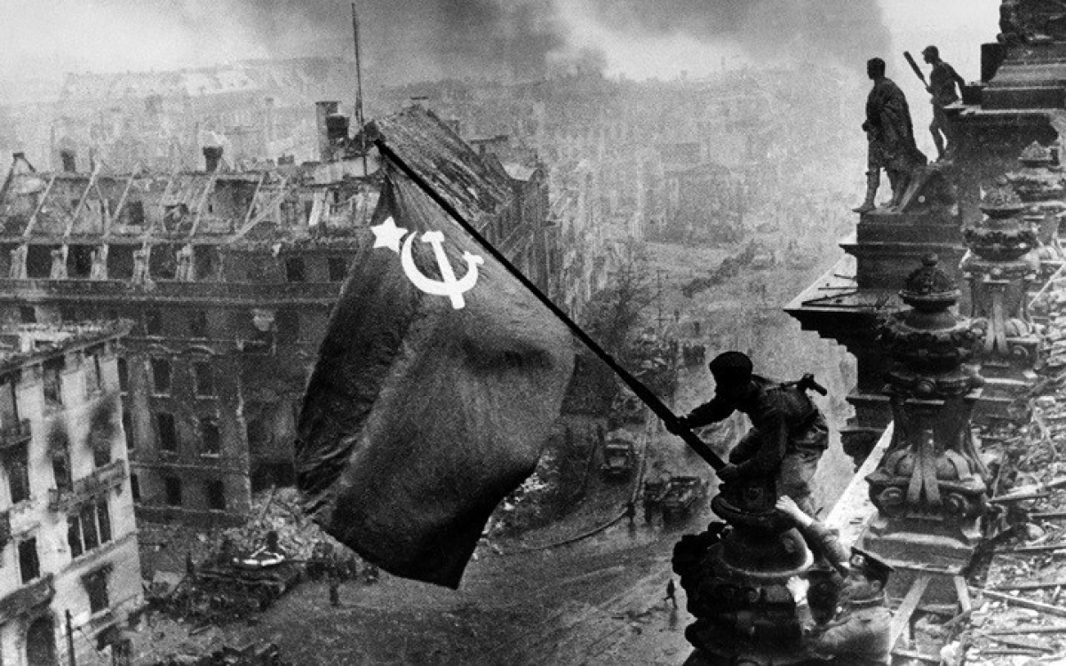 Chiến thắng Berlin là một trong những chiến thắng lịch sử của nhân loại và năm 2024 đánh dấu 78 năm kể từ đó. Hãy cùng nhau chiêm ngưỡng hình ảnh những chiến sĩ dũng cảm đã đánh bại đế quốc Đức và đem lại hòa bình cho thế giới.