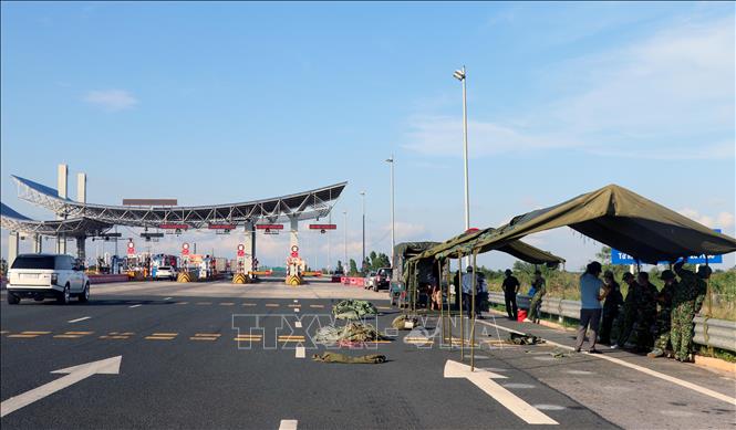 Các trạm kiểm soát dịch tại cửa ngõ ra, vào tỉnh Quảng Ninh hoạt động trở lại