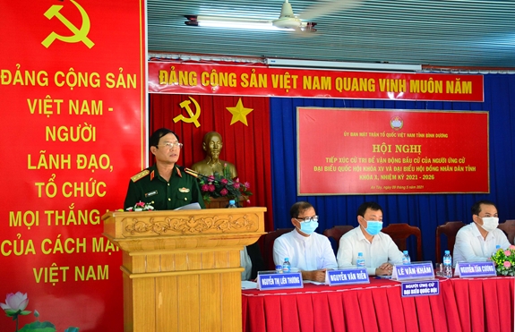 Thượng tướng Nguyễn Tân Cương tiếp xúc cử tri thị xã Bến Cát, Bình Dương