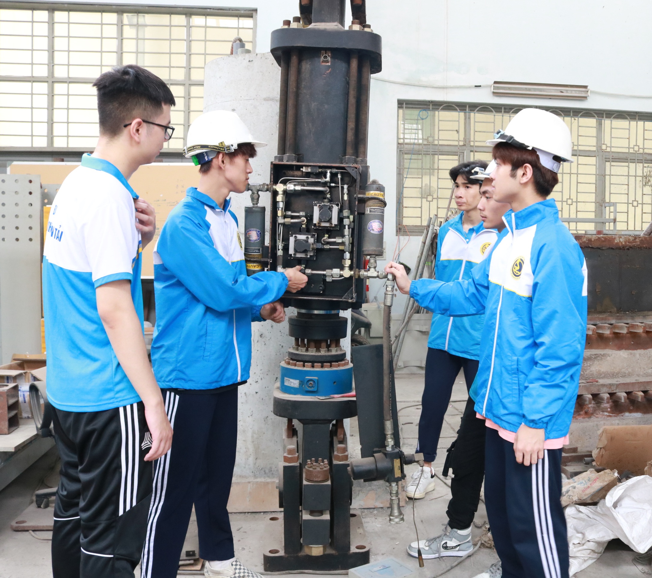 Học đi đôi với hành