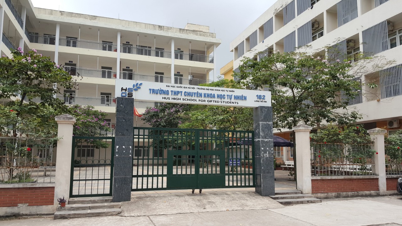 Trường Trung học phổ thông chuyên Khoa học Tự nhiên tạm hoãn tuyển sinh lớp 10 